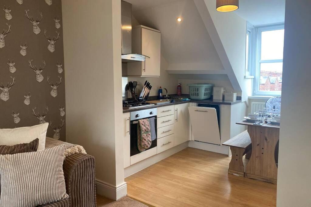 Upper 2 Bedroom Apartment In The Heart Of Jesmond ニューカッスル・アポン・タイン エクステリア 写真