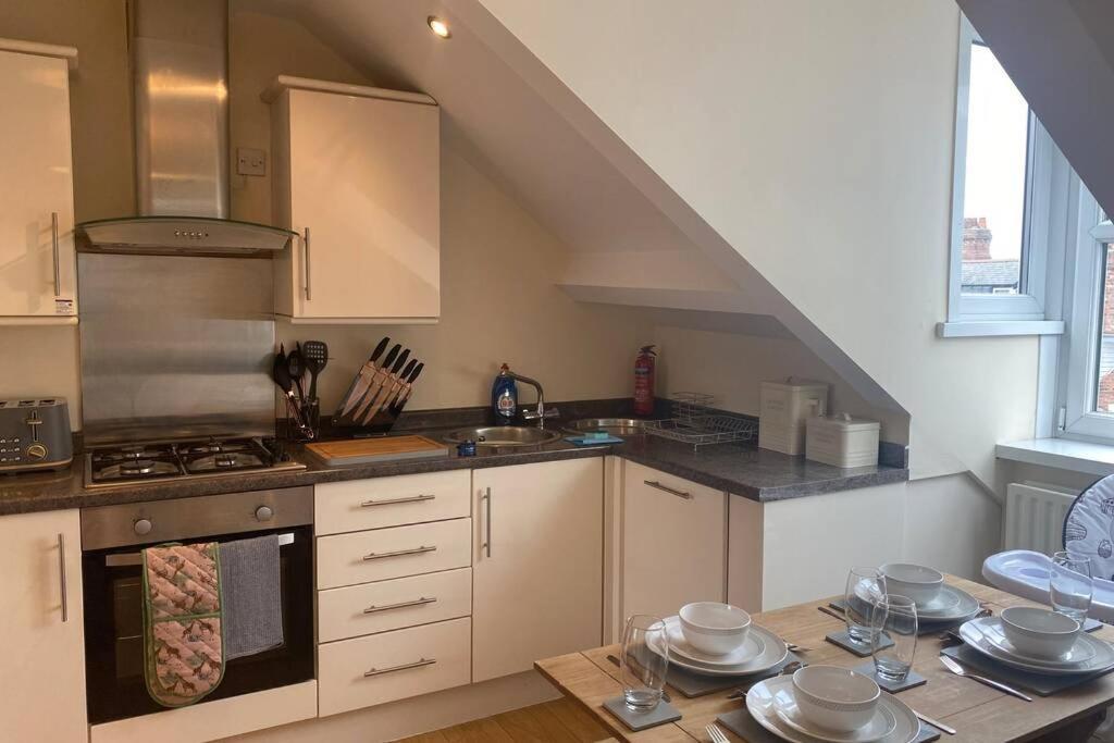 Upper 2 Bedroom Apartment In The Heart Of Jesmond ニューカッスル・アポン・タイン エクステリア 写真
